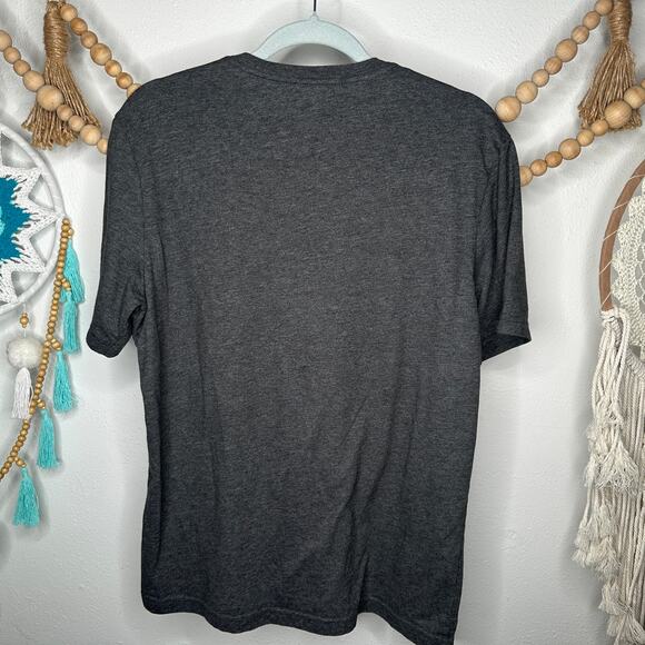 Untuckit Gray Heather V Neck T - Picture 2 of 3